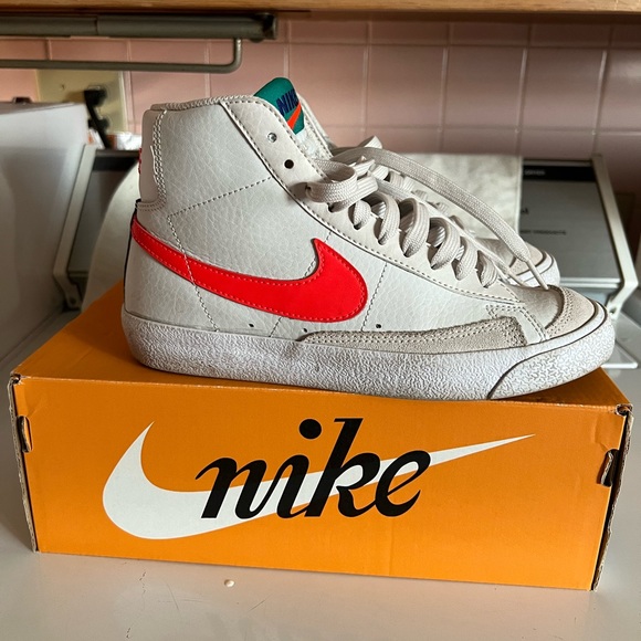 Nike blazers womens 6, kids 4.5 - Picture 1 of 2